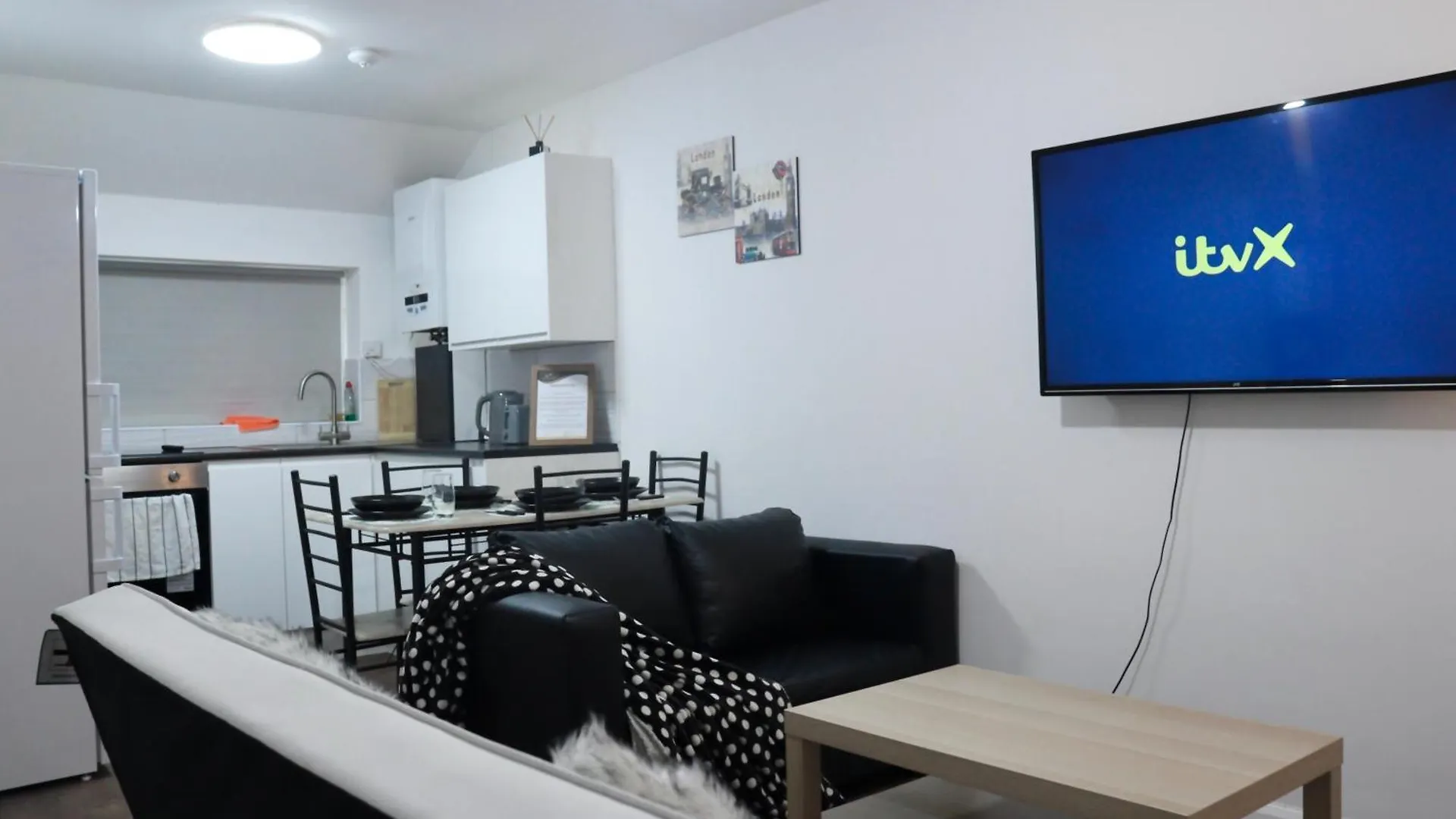 Stratford-2Bedroom-Close To Local Transport- Wifi Londen Appartement