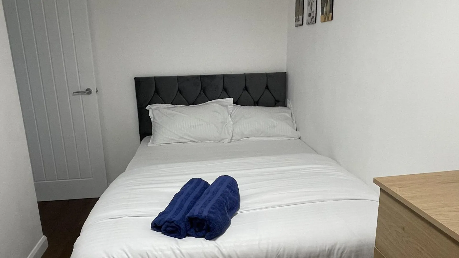Stratford-2Bedroom-Close To Local Transport- Wifi London Apartment