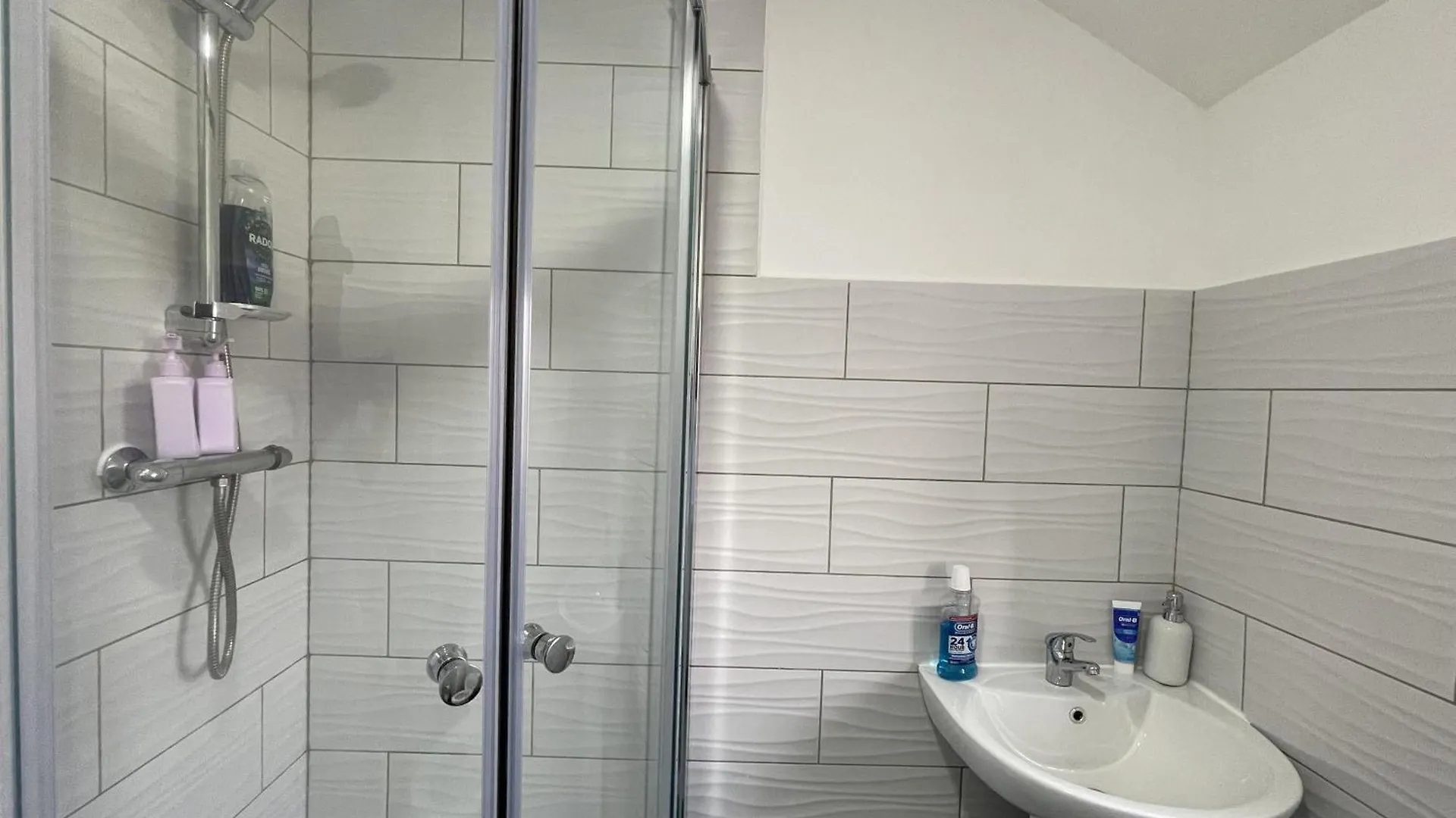 Stratford-2Bedroom-Close To Local Transport- Wifi London 0*,  United Kingdom